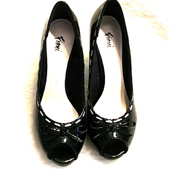 Glossy black peep toe heel - Picture 2 of 5